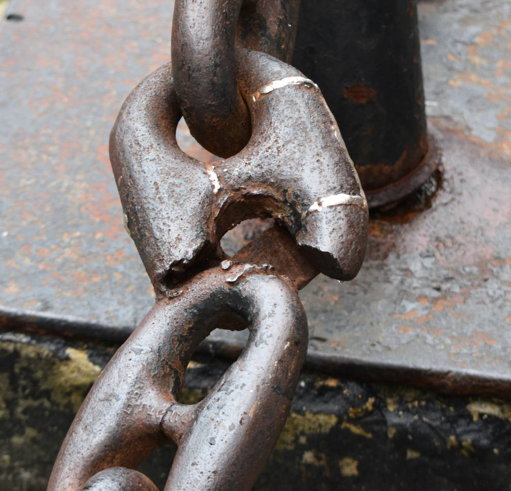 Broken chain. Business continuity. Interruptions broken links supply chain